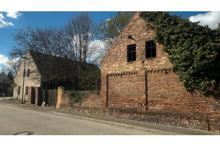 Alter Dreiseitenhof Sanierungsbedürftig mit Potential 1402qm - Großräschen