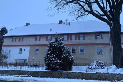 Ländliches Wohngebäude mit zwei Wohnungen und Wirtschaftsfläche - Zeulenroda-Triebes