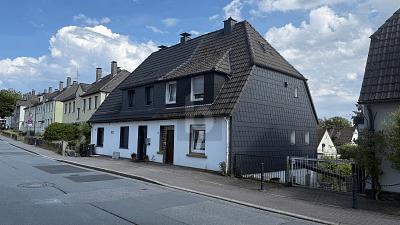 CHARMANTES ZUHAUSE MIT GROßER GARTENIDYLLE - Lüdenscheid