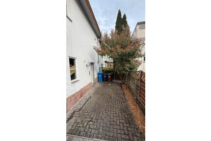 Wohnung 165 qm Villmar Weyer - 1.200,00&nbsp;EUR Kaltmiete, ca.&nbsp; 165,00&nbsp;m&sup2; in Villmar (PLZ: 65606)