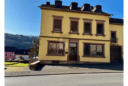 CHARMANTES HAUS MIT BLICK AUF SCHLOSS MALBERG