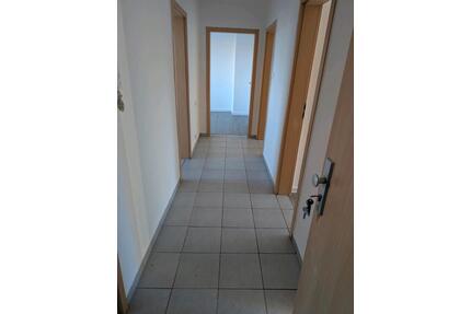 4 Raum Wohnung mit Balkon - 365,00&nbsp;EUR Kaltmiete, ca.&nbsp; 65,51&nbsp;m&sup2; in Schleife (PLZ: 02959)