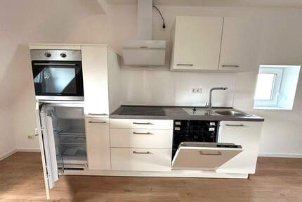 2-Zimmer-Dachgeschosswohnung mit neuer Einbauküche Im 2. Obergeschoss ohne Aufzug - Konz