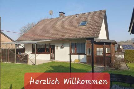 Einfamilien-Wohnhaus mit Garagengebäude in Detmold-Bentrup-Lossbruch zu verkaufen