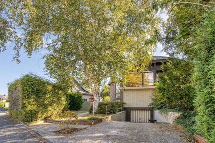 Haus zum Kaufen in Dormagen Ückerath 698.000,00 € 333 m² - Dormagen / Ückerath