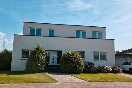 Modernes Zweifamilienhaus in Dürwiß mit Staffelgeschoss - Eschweiler
