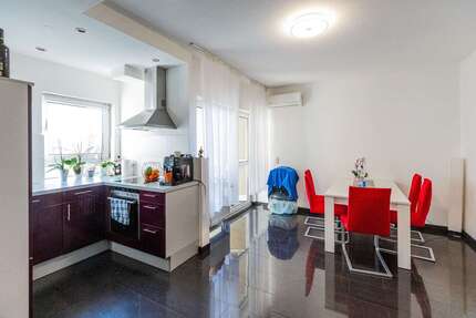Wohnung zum Kaufen in Hochheim am Main 285.000,00 € 75 m²
