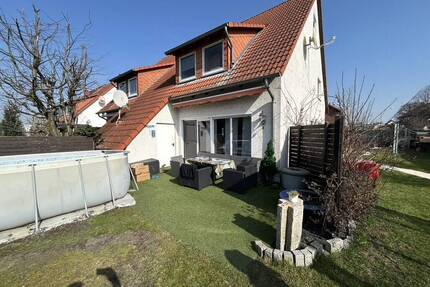 Doppelhaushälfte in Cramme - vermietet, mit Garten und Entwicklungspotenzial