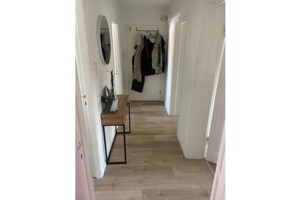 Helle und moderne drei Zimmer Wohnung in Woltmershausen - Bremen Häfen