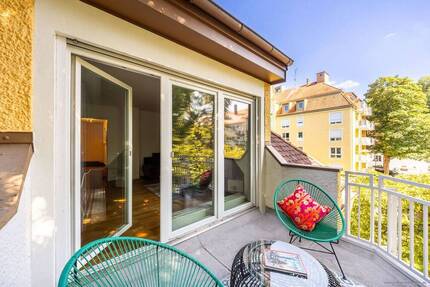 Bestlage Herzogpark: nahe dem Kufsteiner Platz & Isar. Helle 2-Zimmer-DG-Whg mit Dachterrasse & TG. - München Bogenhausen