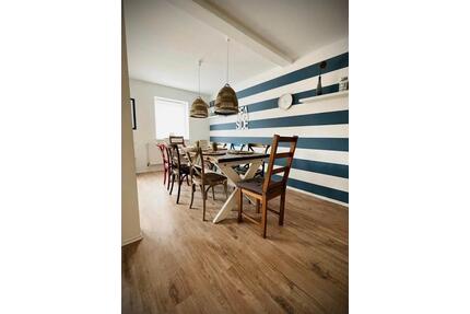 Familienhaus mit 5 Zimmern und Terrasse – ca. 137 m², kernsaniert - Damp