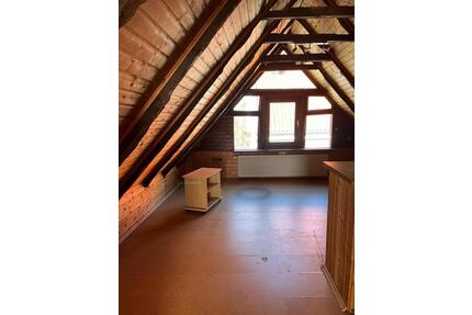 1 Zimmer Dachgeschoss - Apartment ab sofort zu vermieten - Burscheid