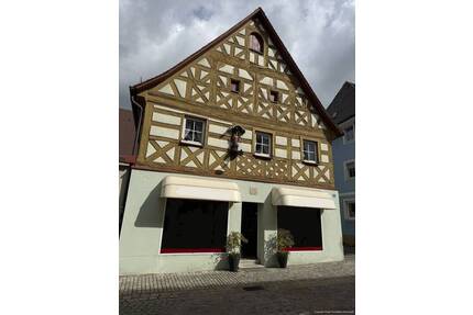 Wohn- und Geschäftshaus m. Garage, bietet vielseitiges Potential, 220 m² Wfl., im Herzen von Höchstadt - Höchstadt a.d.Aisch