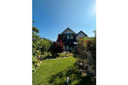 Traumhaus mit zwei Wintergärten, Kamin und idyllischem Garten - Höxter