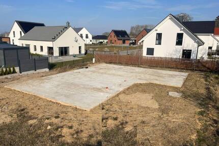 Grundstück mit Bodenplatte und Baugenehmigung - Weitenhagen Helmshagen I