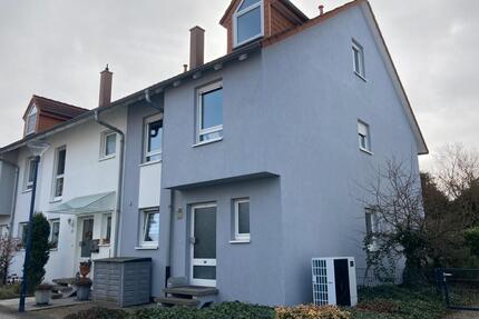 Gemütliches Reihenendhaus mit Garten und Garage in Neulußheim