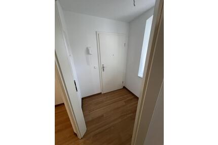 Frisch renovierte 2 Raum Wohnung im Zentrum - Hecklingen