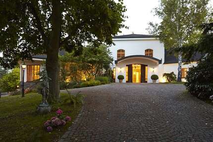 Haus zum Kaufen in Wachtberg 2.490.000,00 € 943 m²