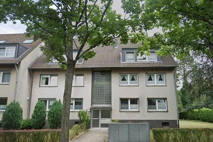 Frisch renovierte 3,5-Zimmer-Dachgeschosswohnung mit Gartennutzung - Essen Stadtbezirk VII