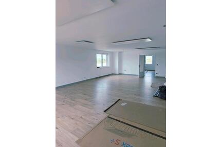 Grosse helle Wohnung - 1.035,00&nbsp;EUR Kaltmiete, ca.&nbsp; 190,00&nbsp;m&sup2; in Wallerfangen (PLZ: 66798)