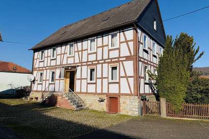 Haus zum Kaufen in Lahntal 286.000,00 € 188 m²