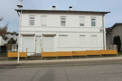 Strandnahes Wohn- u. Geschäftshaus auf Rügen: Vielseitige Investitionsmöglichkeit *PROVISIONSFREI* - Sassnitz