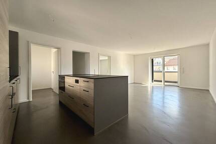 +++ Barrierefreie zentrale 2-Zimmer- Wohnung mit Einbauküche und Balkon +++ - Fürth