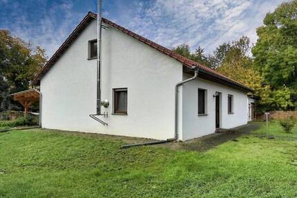 Einfamilienhaus - Bungalow mit großem Grundstück und vielseitigen Nutzungsmöglichkeiten - Am Großen Bruch Neuwegersleben