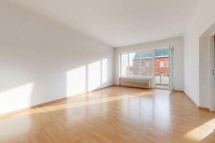 Klassische Architektur trifft Wohnkomfort: 3-Zimmer-Wohnung mit Stellplatz - Berlin Steglitz