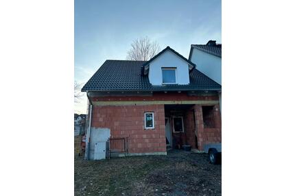 Projekthaus mit Potenzial: Ihre Doppelhaushälfte Traum im Rohbau! - Oberkotzau