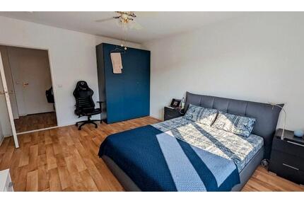 Live Your Best Berlin Summer: Sun-Drenched Room in a Chill WG!