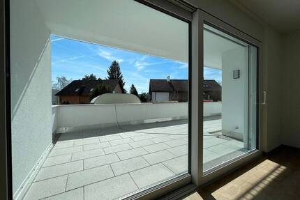 Helle Terrassenwohnung mit 3 Zimmern und großem Balkon in Singen