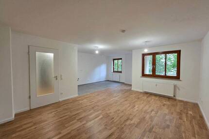 Ruhige 2-Zimmer-Wohnung mit Südbalkon -ERSTBEZUG nach Modernisierung- - München Thalk.Obersendl.-Forsten-Fürstenr.-Solln