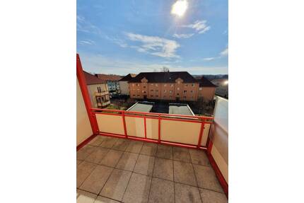 3-Raum Wohnung mit großen sonnigen Süd-Balkon! - Altenburg