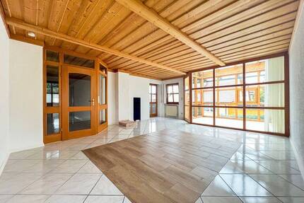 Großzügige 3-Zimmer-Wohnung mit Wintergarten und Balkon in ruhiger Lage - Maxhütte-Haidhof Ponholz