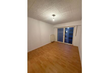 Geräumige 2 Zimmer mit Wohnküche und Balkon - Saarbrücken West