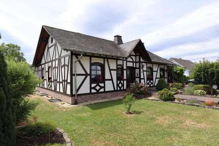 Haus zum Kaufen in Peterswald-Löffelscheid 395.000,00 € 124 m²