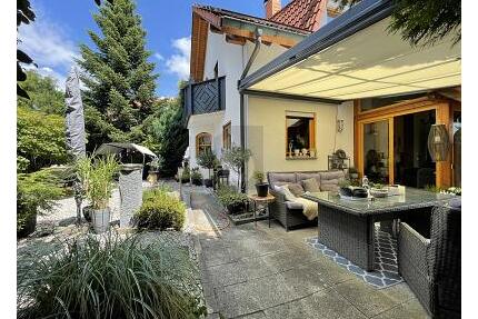 ENERGIE UND RAUMWUNDER MIT TOLLEM GARTEN - Hasel