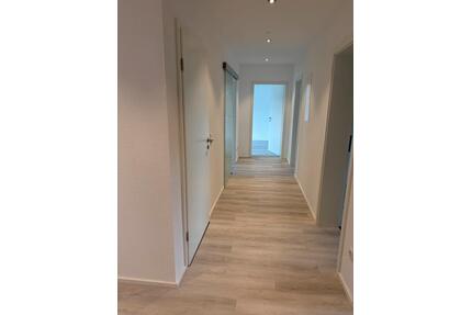 Helle und großzügige 4-Zimmer-Wohnung mit großem Balkon - Schwetzingen