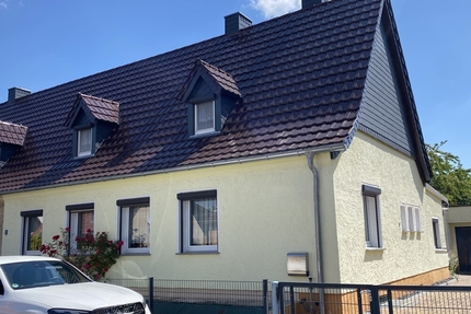 Gemütliche Doppelhaushälfte mit großem Grundstück und Doppelgarage in ruhiger Siedlungslage - Röderaue