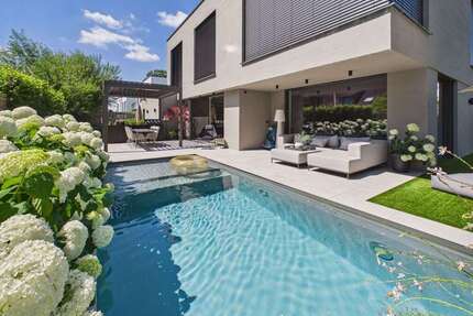 Haus zum Kaufen in Bielefeld 1.850.000,00 € 242.15 m²
