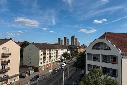 Helle 2-Zimmer-Dachgeschosswohnung mit Einbauküche - Mannheim Herzogenried