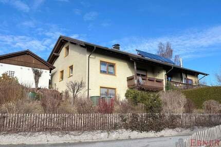 Doppelhaushälfte mit Blick über Viechtach