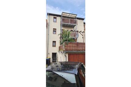 ruhig gelegenes Dreifamilienhaus mit Garagen , teilw. freiwerdend - Kahla