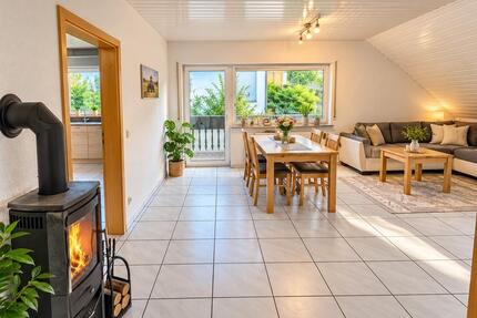 3-Zimmer-Wohnung | 100 m² | Balkon | Kamin | EBK | ruhige Lage - Breitscheid