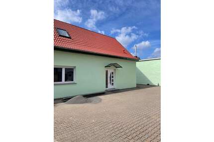 Haus zum Mieten in Stendal 1.350,00 € 135 m²