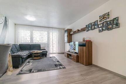 Großzügige Erdgeschosswohnung mit Wintergarten und Gartenanteil - Uhingen