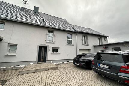 2 Häuser ca. 220 m² Garage, Garten und Büro Viel Platz! - Langenhahn