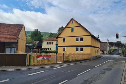 1-2 Familienhaus mit Garagen, Carport, schönem Garten, am Wasser - Meiningen