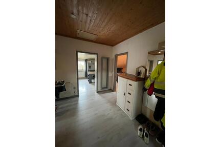 Schöne DG-Wohnung zu vermieten - 650,00&nbsp;EUR Kaltmiete, ca.&nbsp; 90,00&nbsp;m&sup2; in Niederaula (PLZ: 36272)